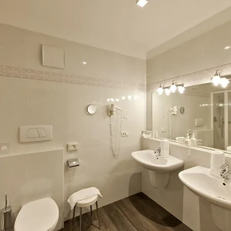 Schennerhof 3* Скена